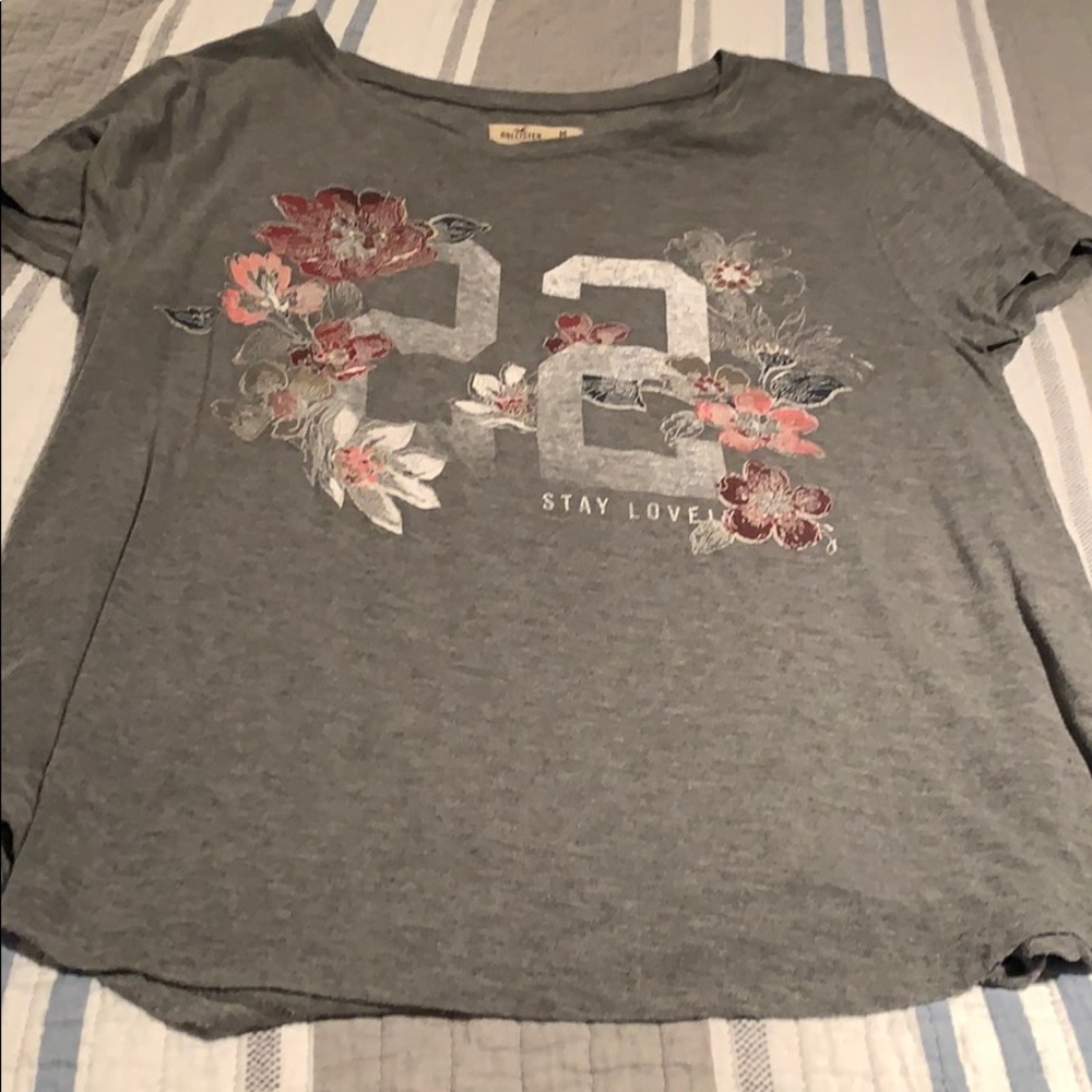 Medium hollister tee